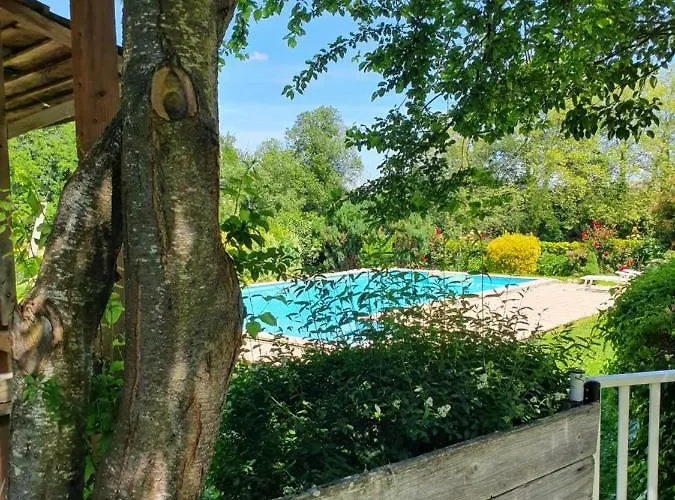 Domaine De Marlas - De Charme Hébergement de vacances Rieucros